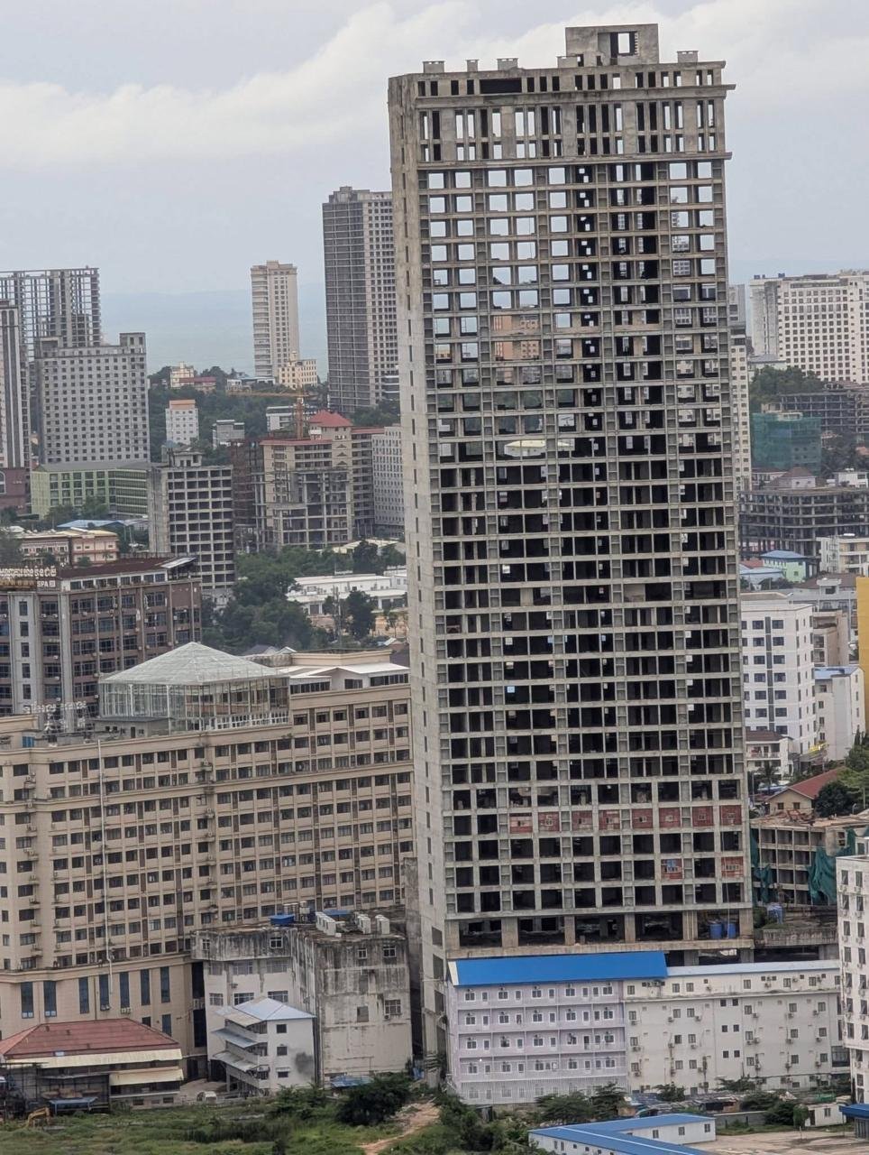西港诈骗窝点清查后 城市建设与大楼施工持续推进