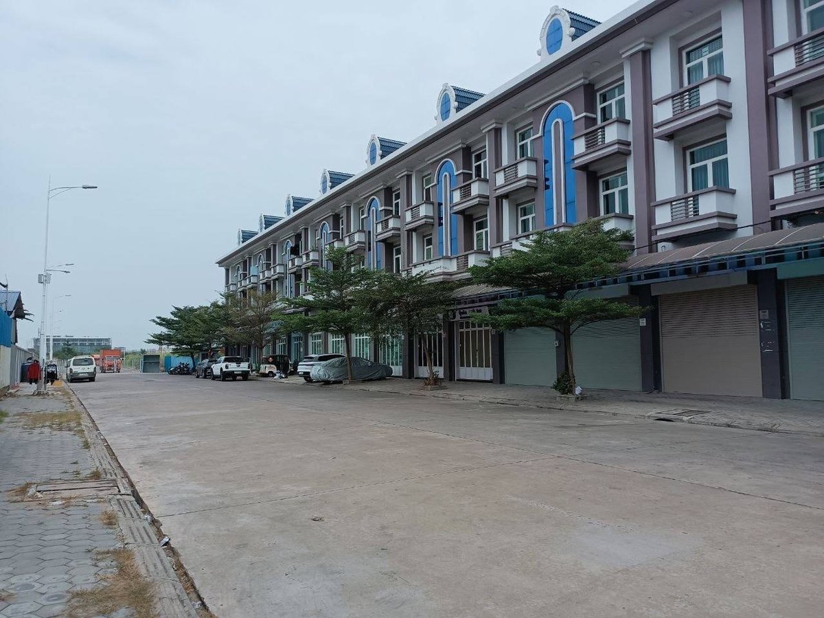 水净华桥附近OCIC小区排屋招租,建筑面积4.2米x16米,