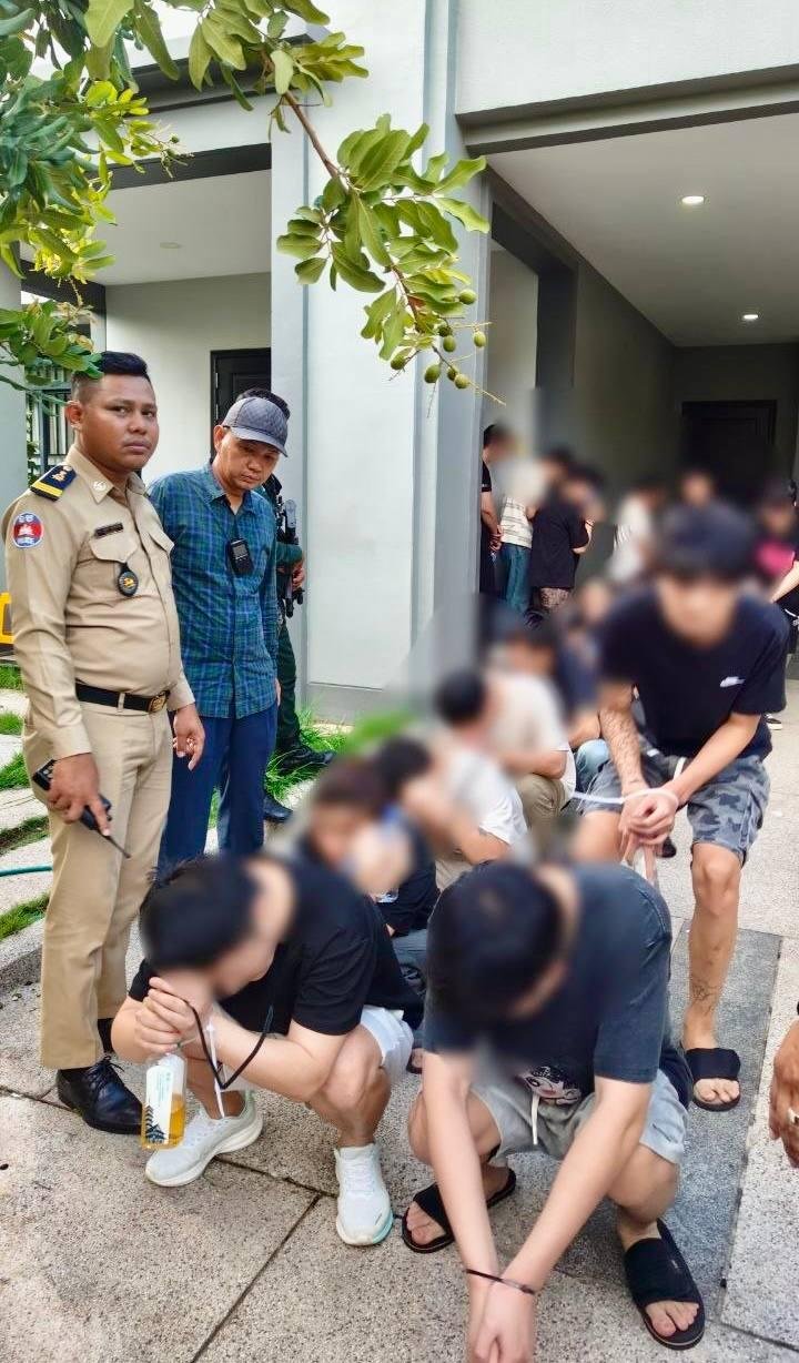 金边朗哥区突袭涉诈窝点 逮捕24名中马籍嫌犯