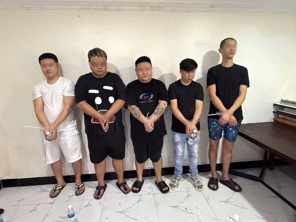西港警方突袭V度假村打掉网诈窝点 查获50人并查封