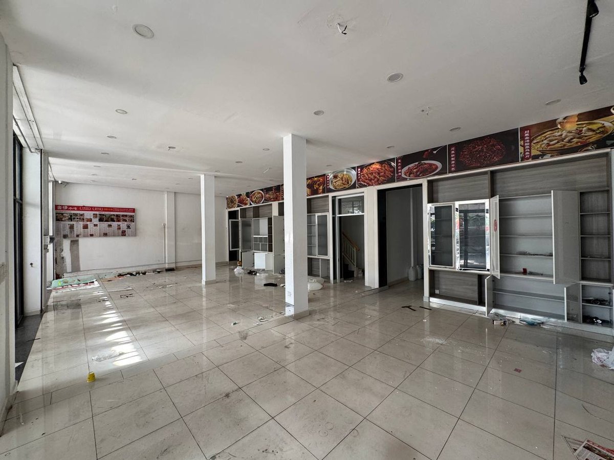 一号路炳发城两套店铺连租 月租$2500 8房10卫