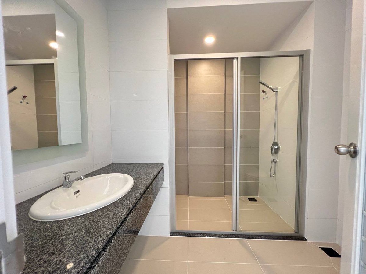 一号路炳发城2套店铺出租 月租$4500 9米宽大开间