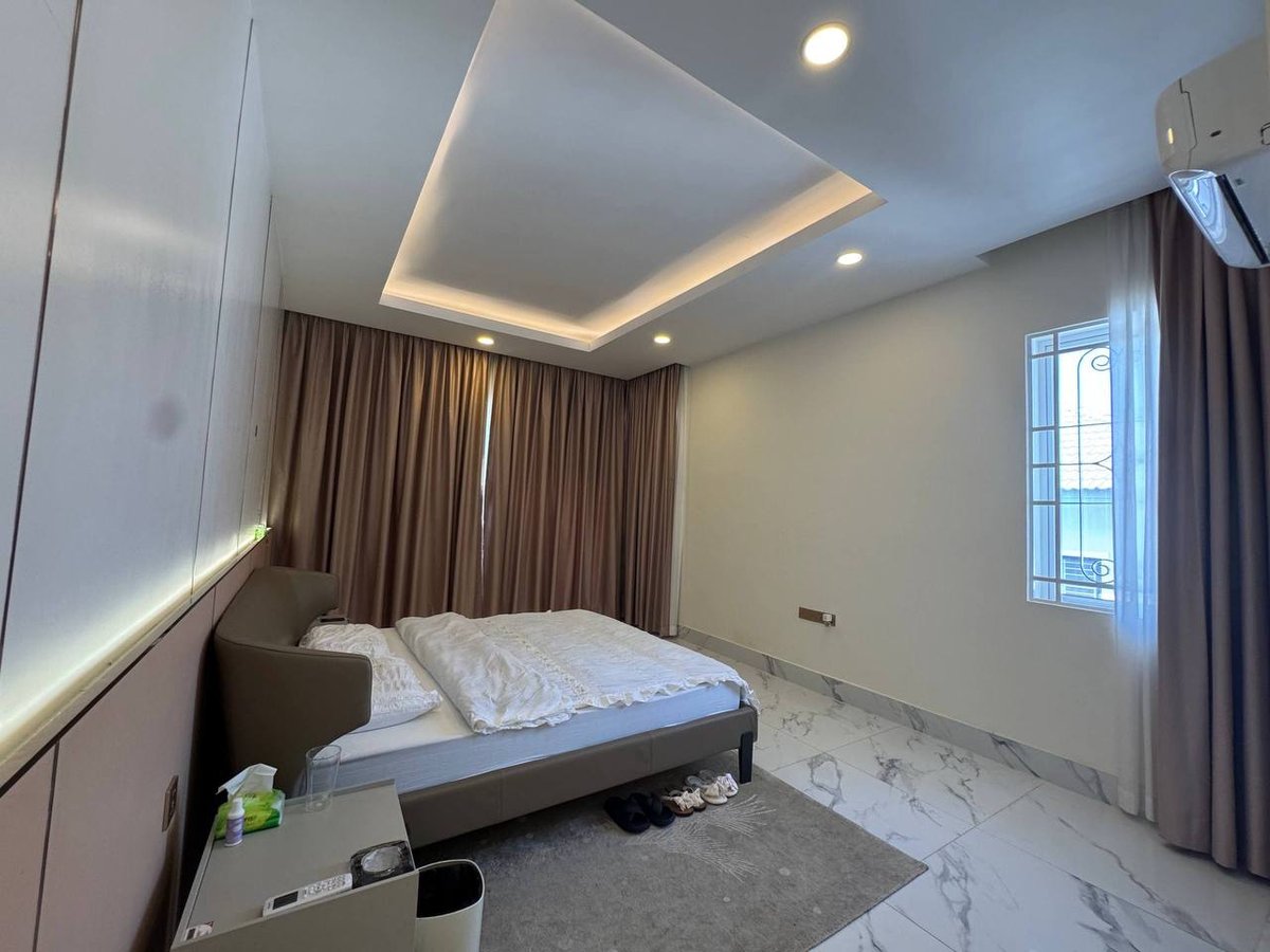 位于1号公路炳发集团高端社区,转角皇后别墅出售