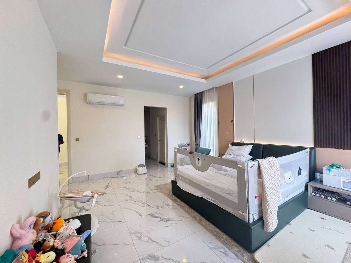 位于1号公路炳发集团高端社区,转角皇后别墅出售