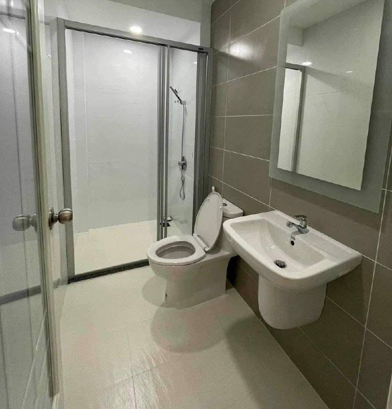 一号路炳发城店铺招租,建筑面积4.5米x14米,土地面积4.