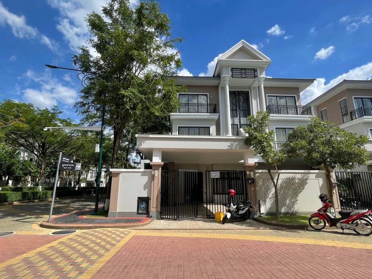 永旺3附近50大道炳发城转角双拼别墅出租，建筑面积6米x12
