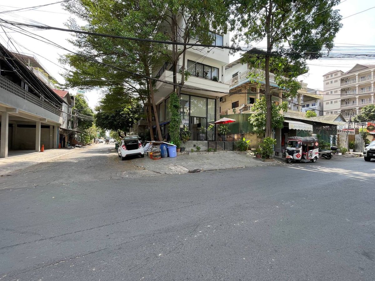 俄罗斯市场区域优质门面出租,土地面积194平,建筑面积约75