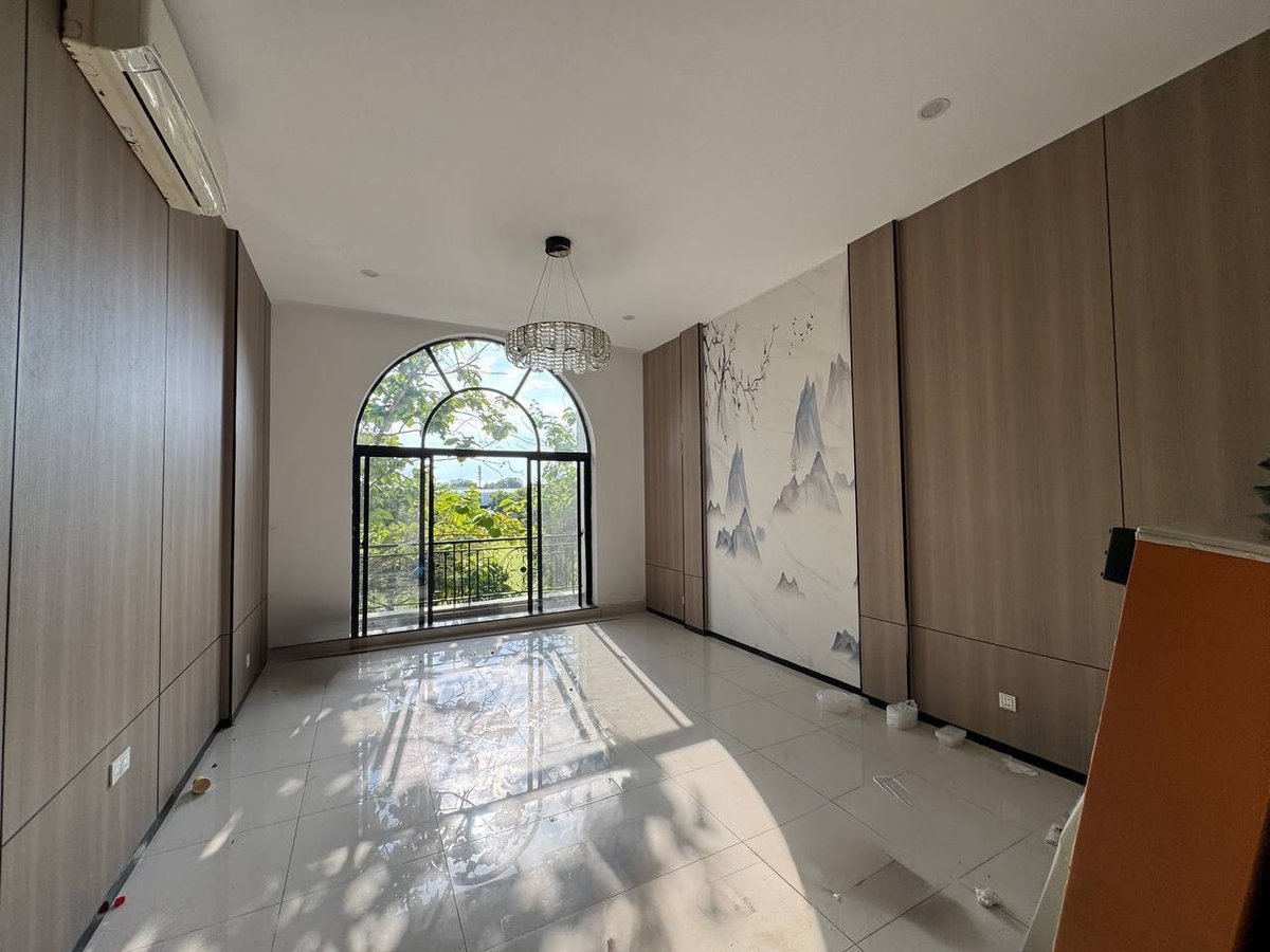 一号路炳发城上街店铺出租 月租$2500 9米面宽