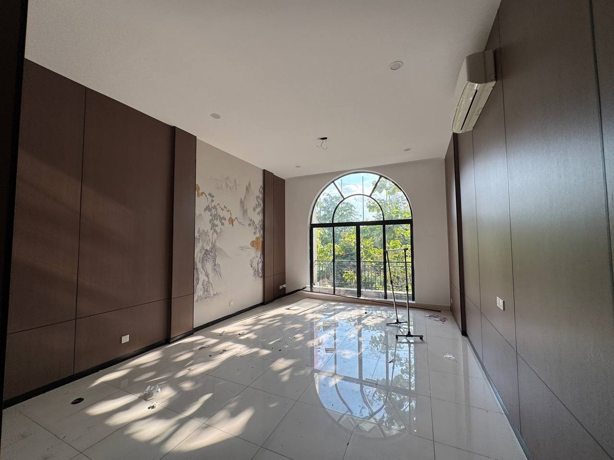 一号路炳发城上街店铺出租 月租$2500 9米面宽