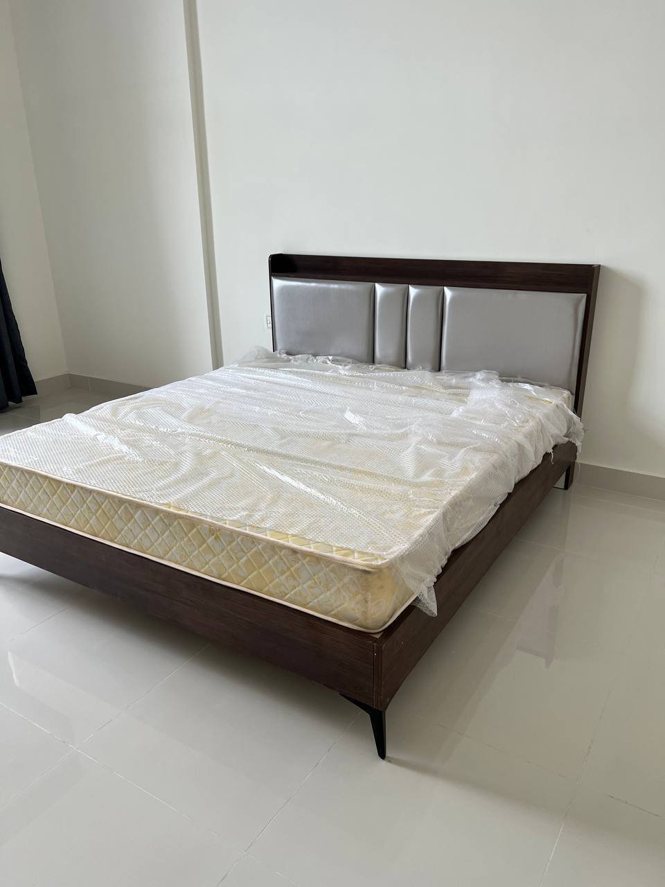 一号路炳发城2套店铺出租 月租$2000 8房10卫