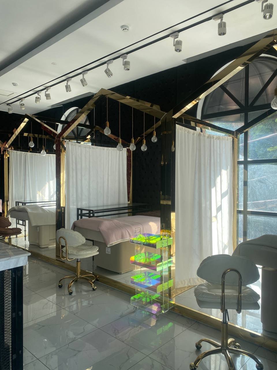 金边中央市场附近优质店面招租，建筑面积7米x10米（70平米