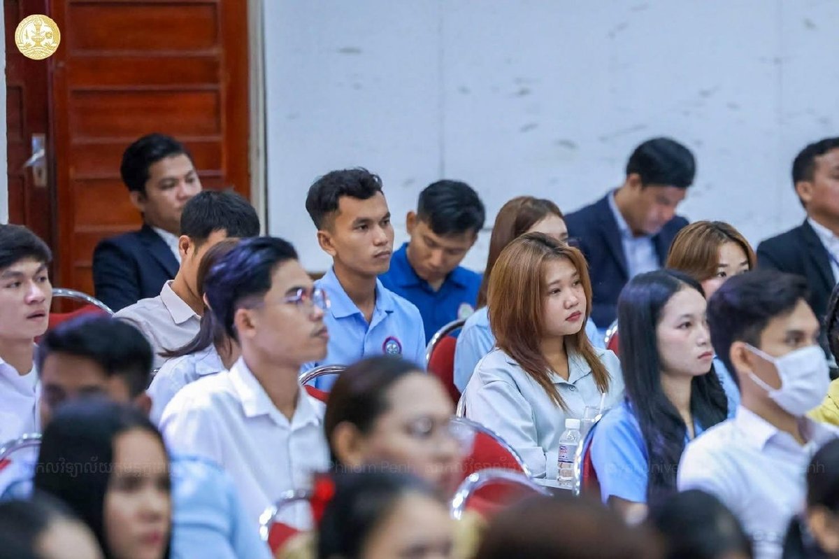 皇家金边大学出席公务员招录志愿者表彰大会 强调考试透明度