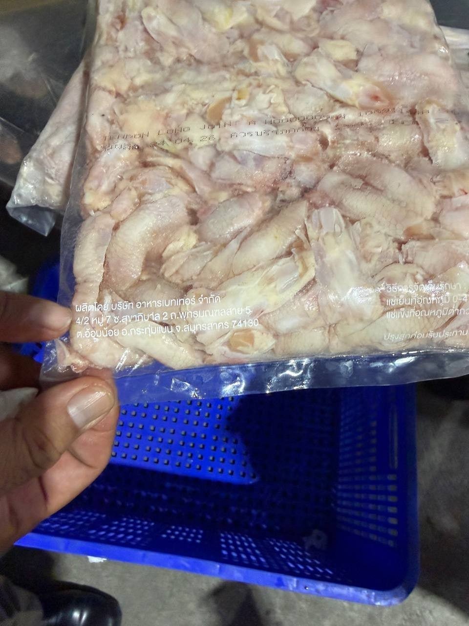 雷西郊区查获大量非法进口冷冻肉制品 仓库被封
