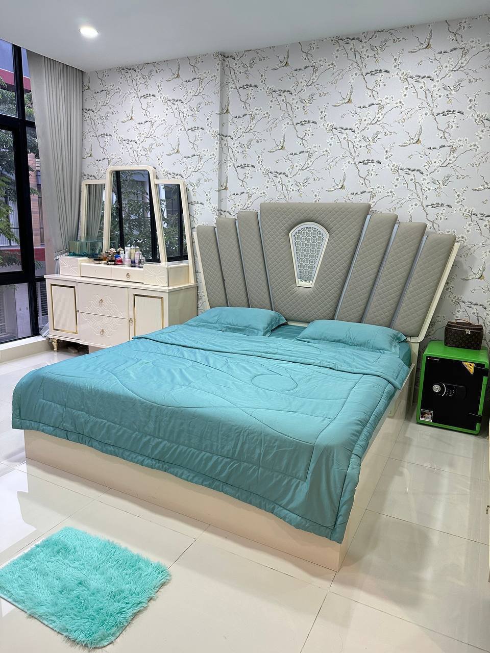 一号路炳发城店铺招租 月租$700 4房5卫带部分家具