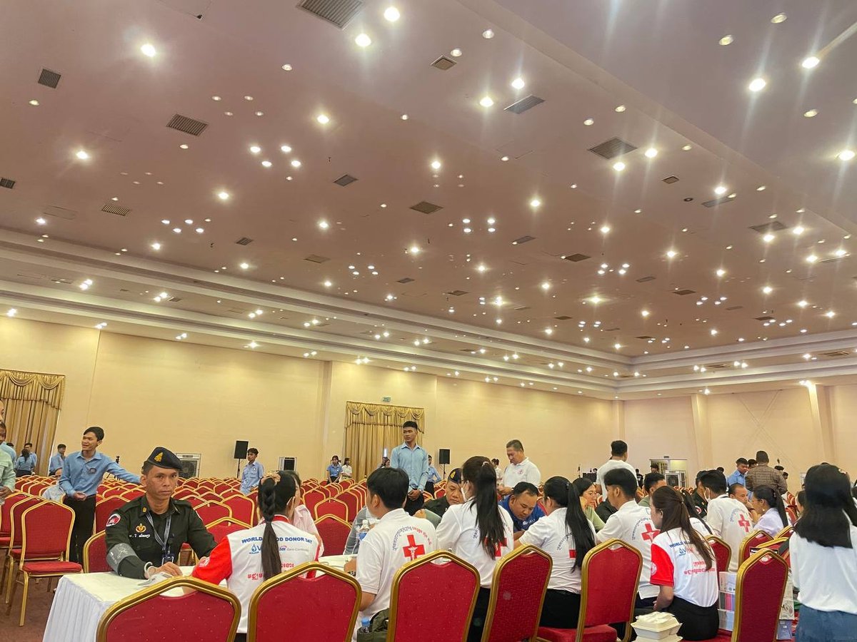 皇家金边大学青年联合会钻石岛举办纪念献血活动