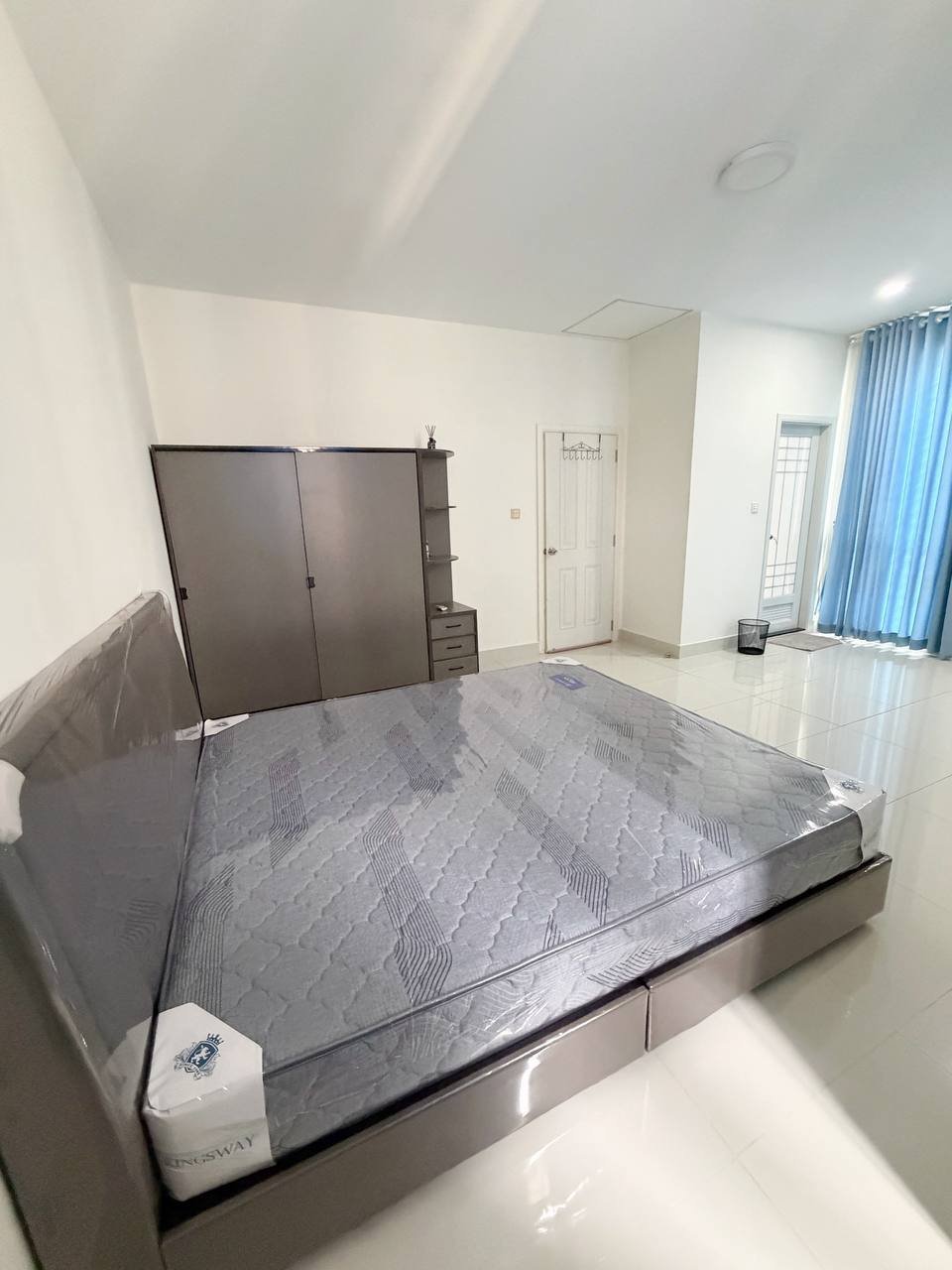 金边一号路炳发城双拼别墅出租,建筑面积6米x15米,户型为4