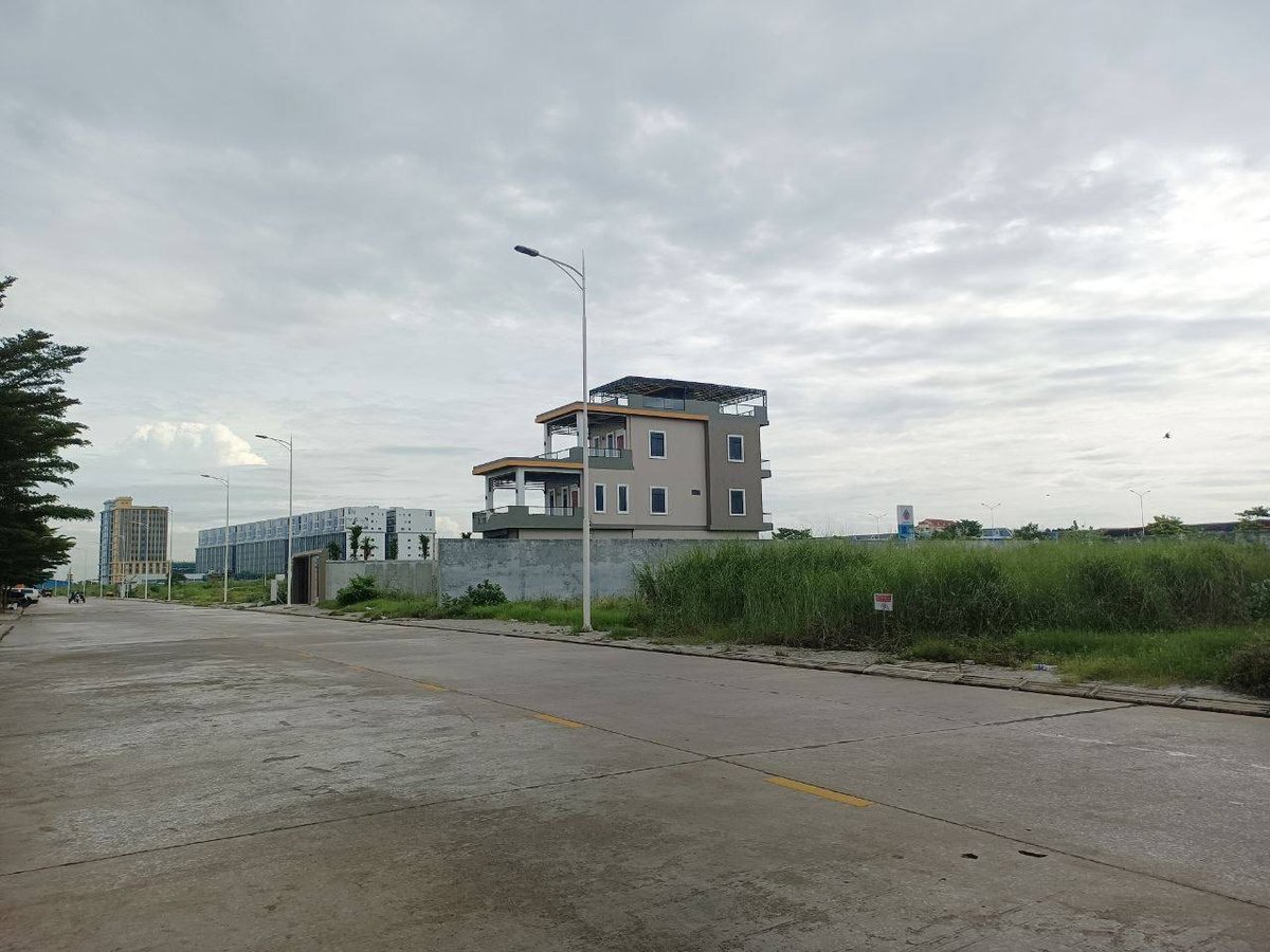 位于金边水净华区6A号公路旁,现有仓库出租