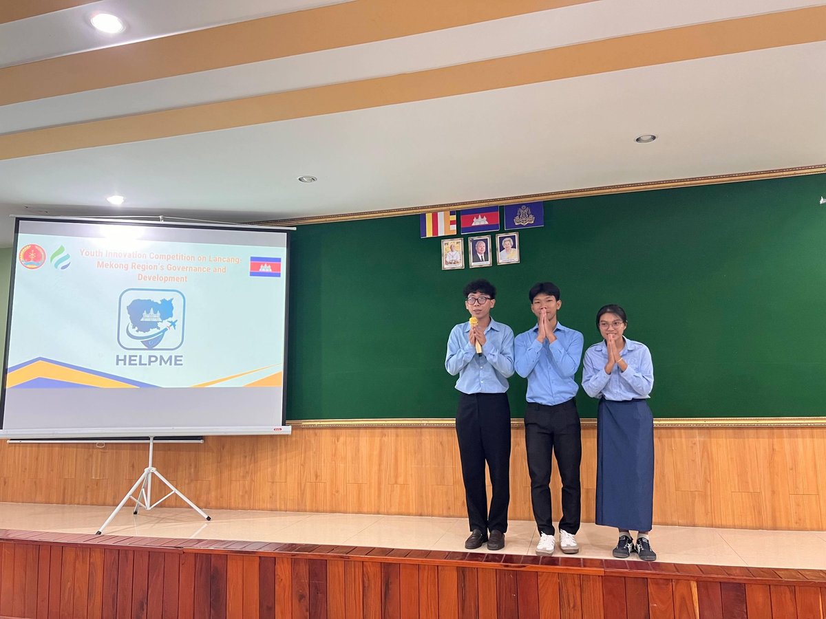 皇家金边大学社区发展系举办实习报告答辩，展示学生在公共行政