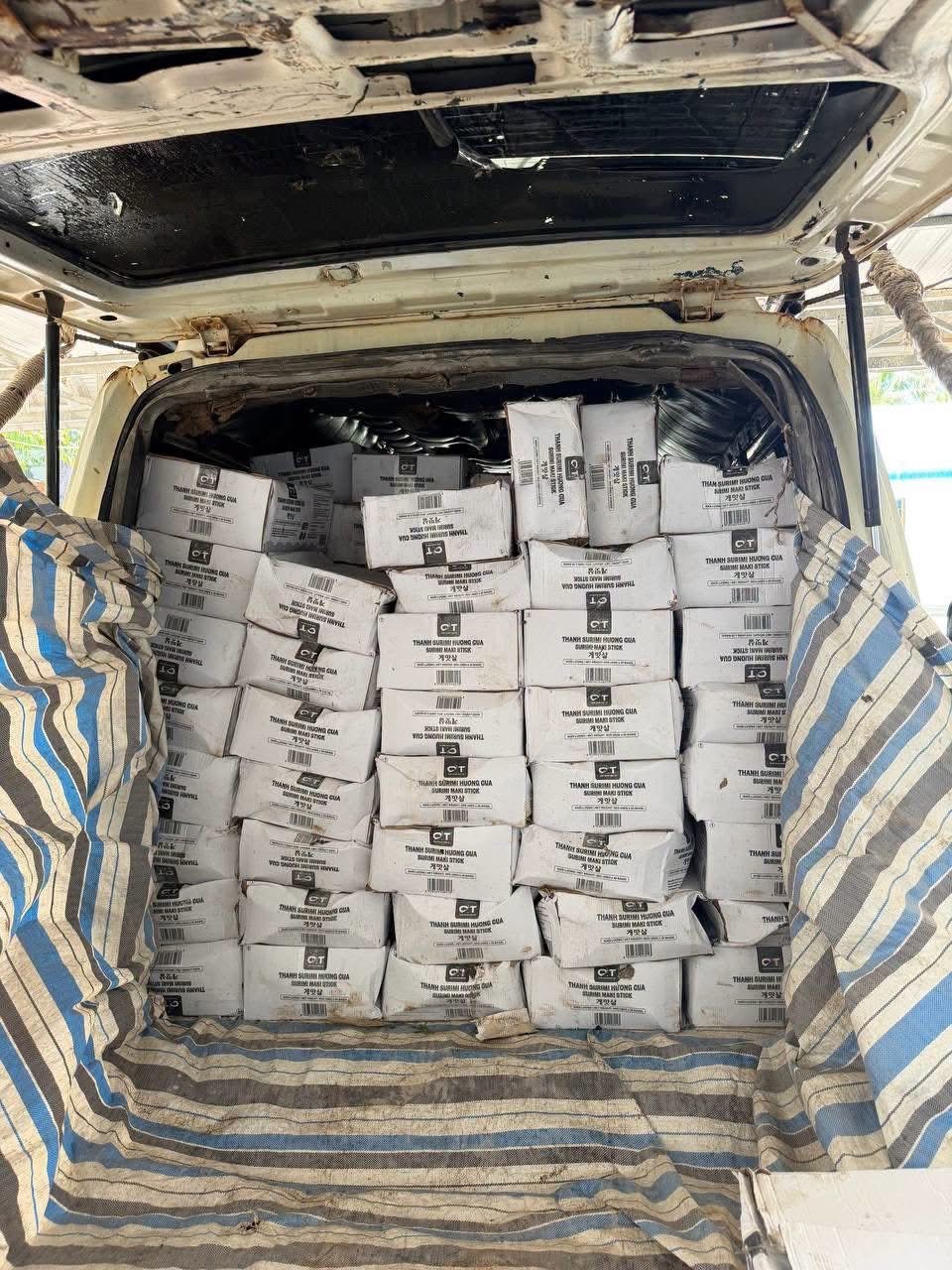 茶胶省海关查获4吨含违禁添加剂蟹肉丸 均来自越南