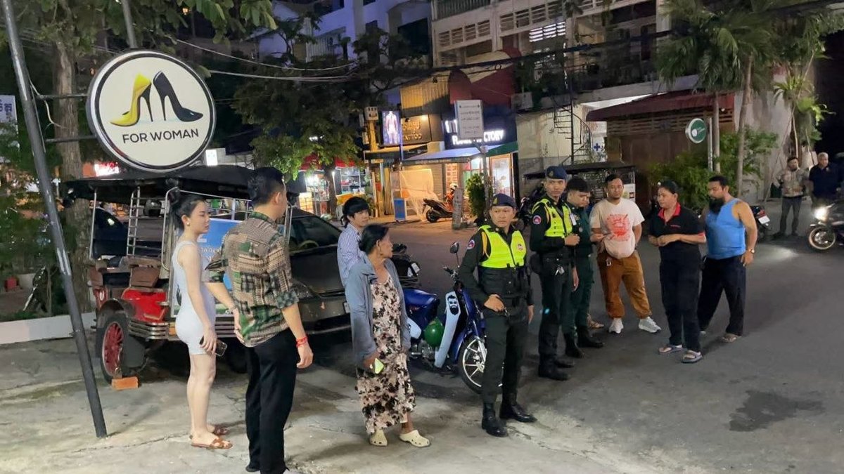 万景岗2区三轮车夫遭美容店主推倒昏迷 警方已介入