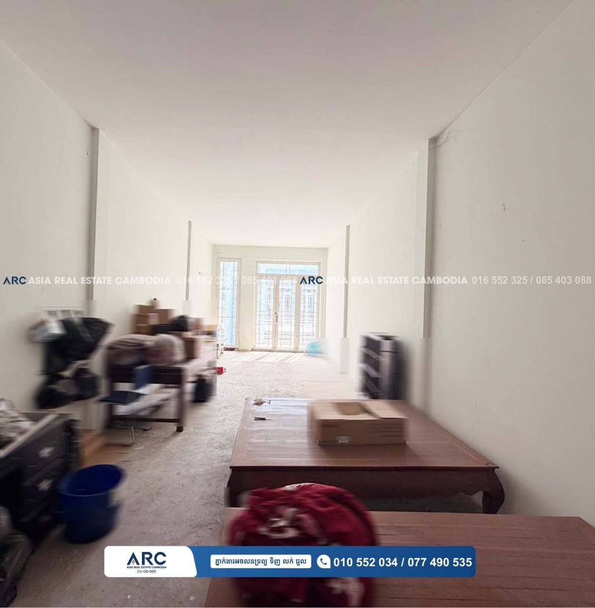 金边森速区李苏万小区排屋急售,地理位置优越,紧邻朱瓦市场,周