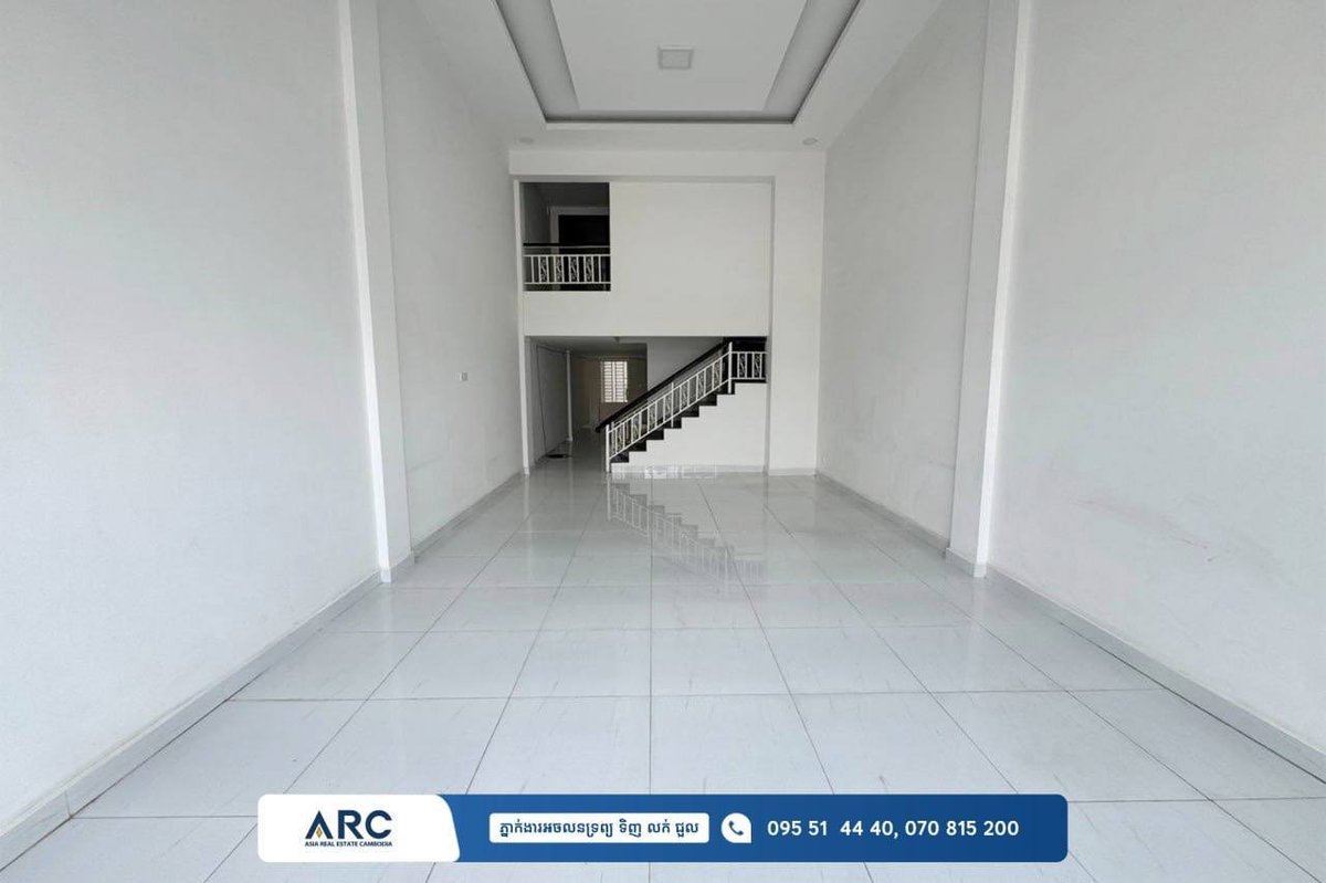 位于OCIC路开发区商铺招租,房屋尺寸4.2m x 16m,