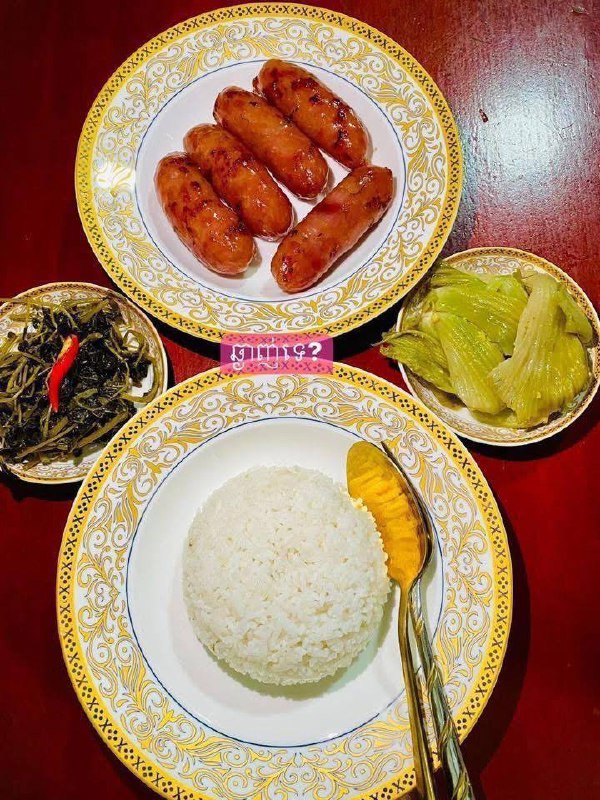 新鲜手工猪肉香肠现已上市,选用100%本地猪肉制作,口感纯正