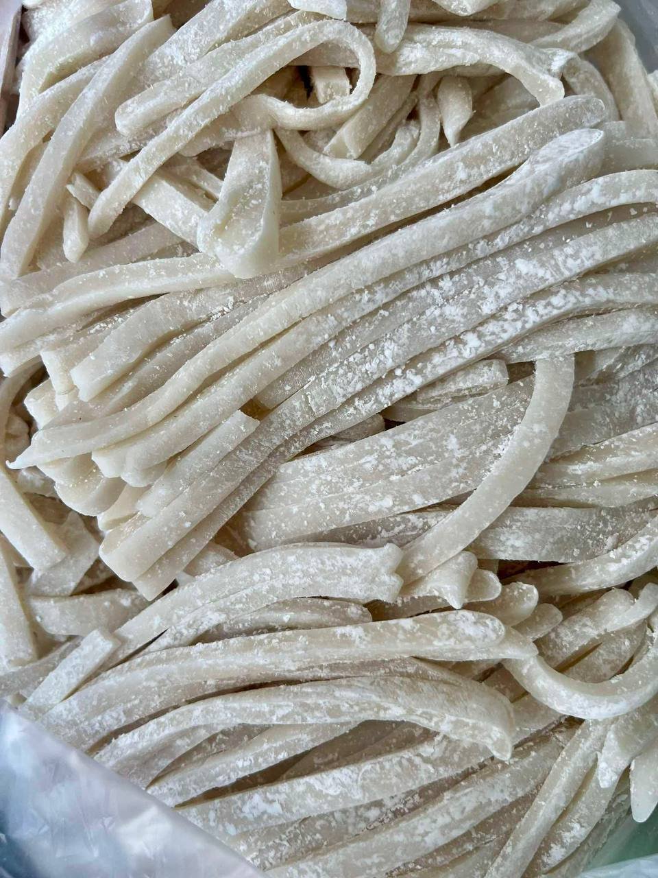 柴桢省特色手工米粉销售,口感劲道,烹饪简单,水烧开后放入米粉