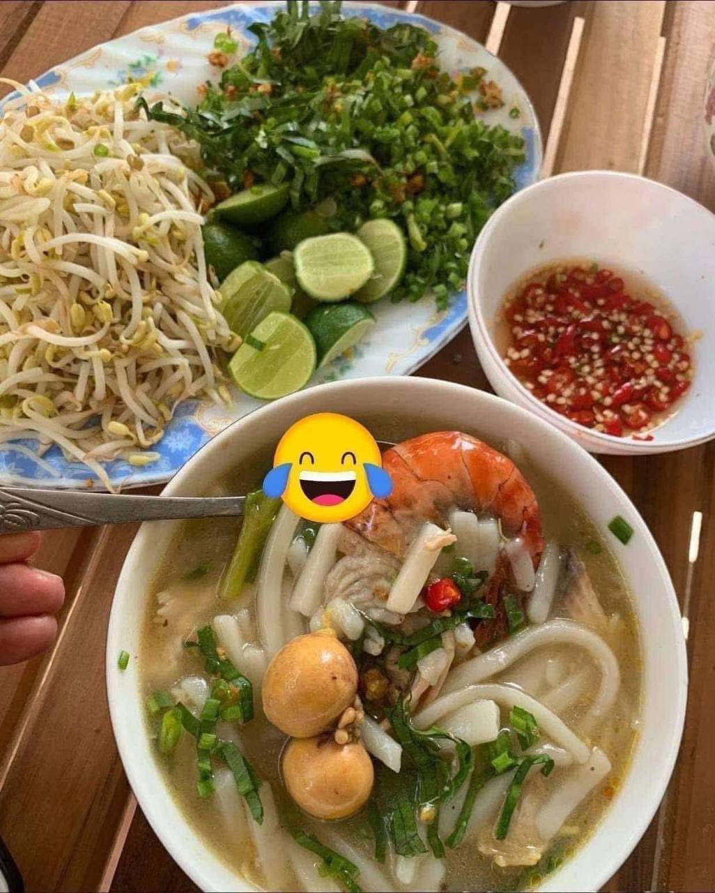 柴桢省特色手工米粉销售,口感劲道,烹饪简单,水烧开后放入米粉