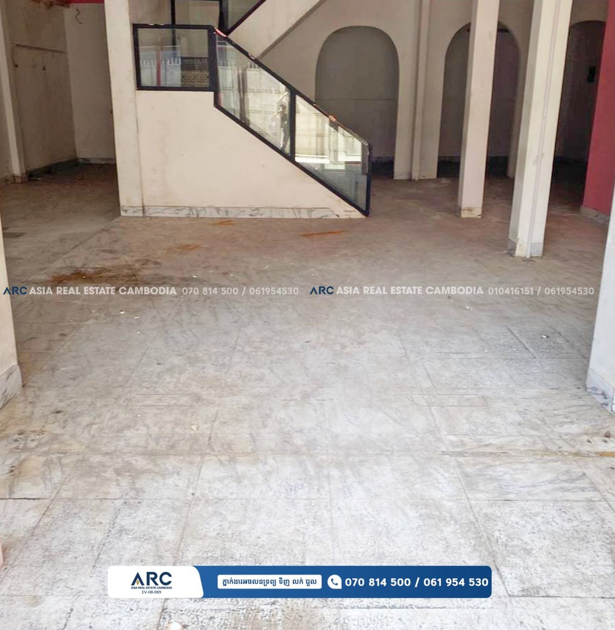 俄罗斯市场附近独栋房屋招租,占地176㎡,建筑面积14m x