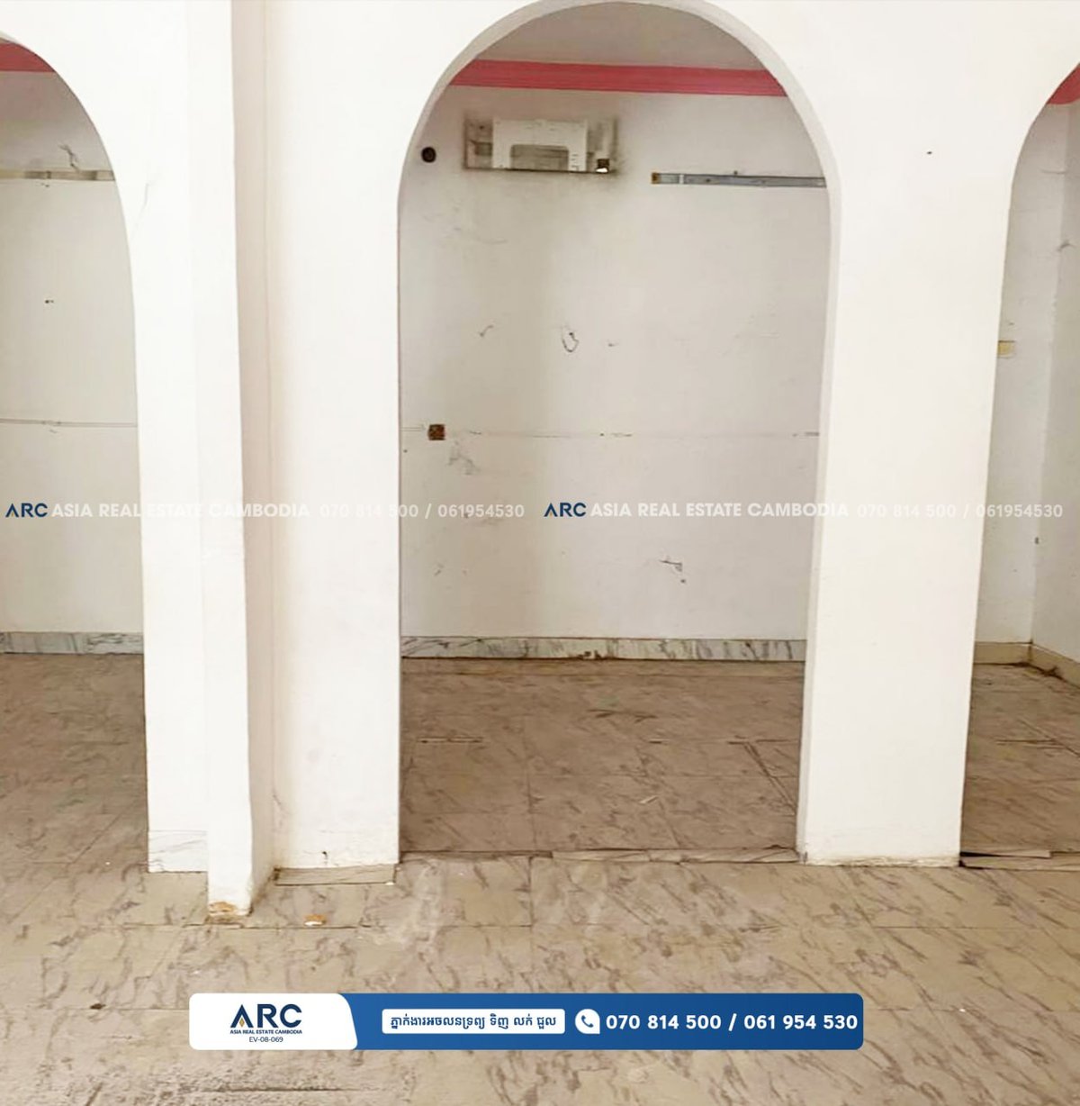 俄罗斯市场附近独栋房屋招租,占地176㎡,建筑面积14m x