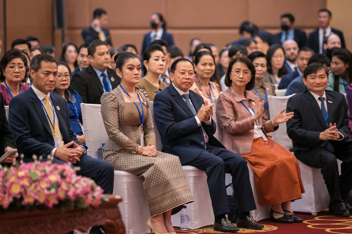 毕占莫妮强调和平对儿童成长具有重大价值