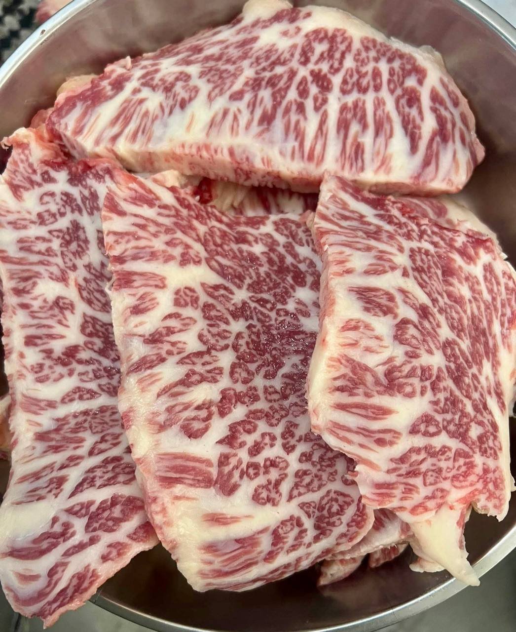 金边本地优质牛肉供应,主打100%高棉牛背肉,肉质鲜嫩多汁