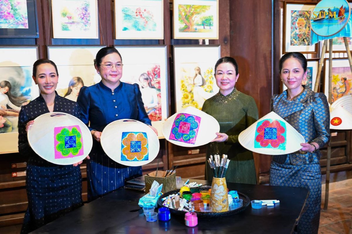 柬埔寨第一夫人碧占莫妮访问越南河内文庙