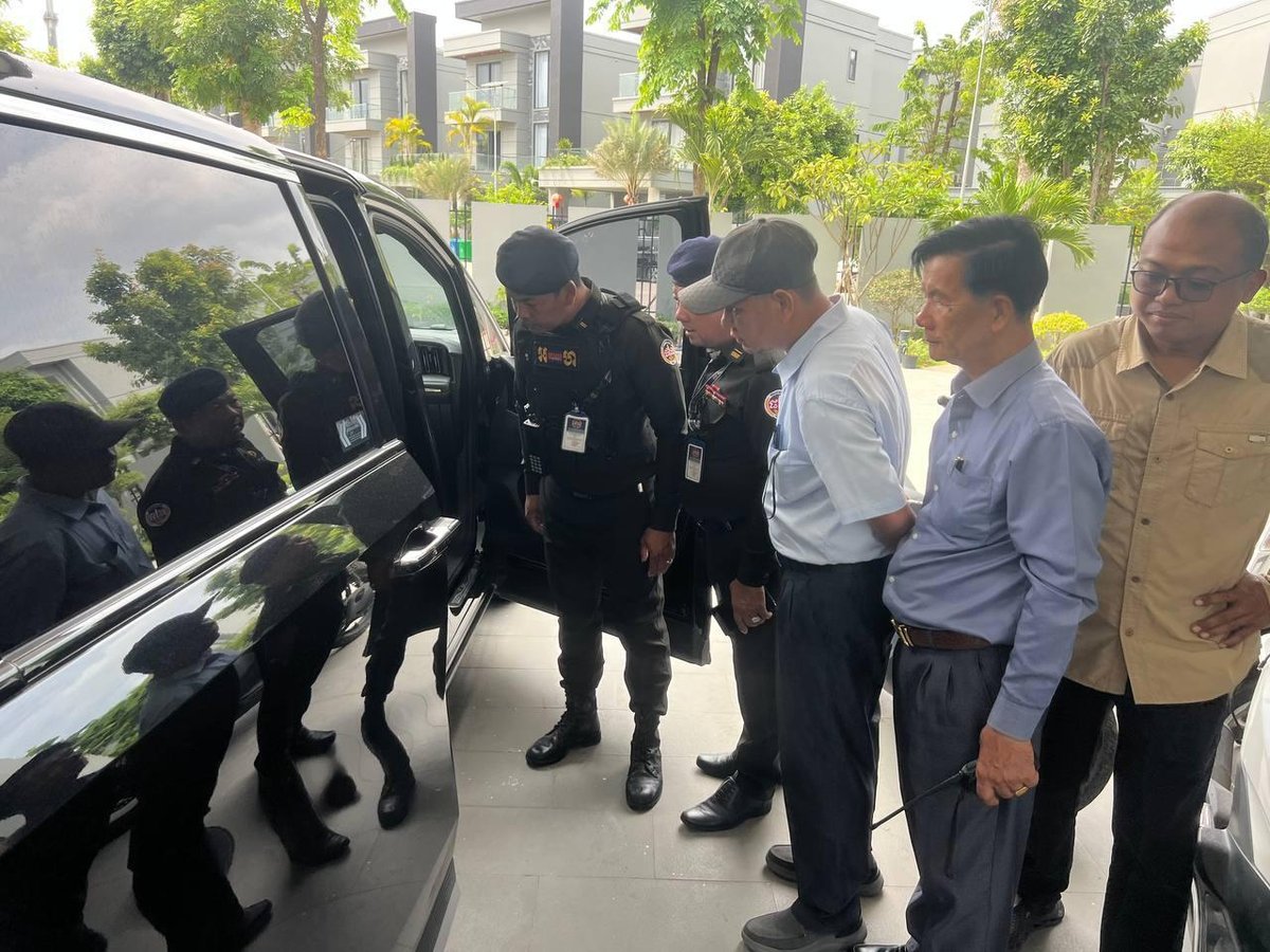 金边朗哥区开展外籍人员排查 严打网络诈骗