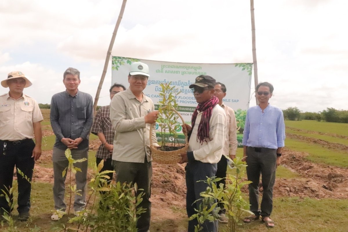 暹粒省普克县启动湿地植树活动 2000株树苗已栽种