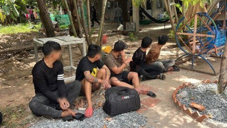 金边波森切区捣毁诈骗窝点 警方打捞证据逮捕十余人