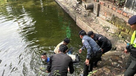 金边波森切区捣毁诈骗窝点 警方打捞证据逮捕十余人