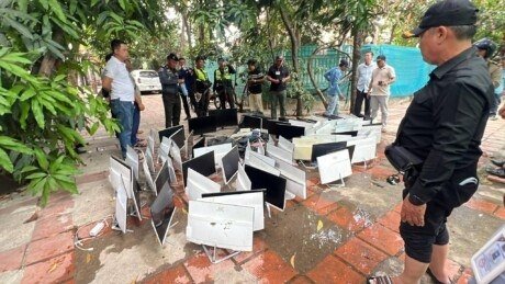 金边波森切区捣毁诈骗窝点 警方打捞证据逮捕十余人
