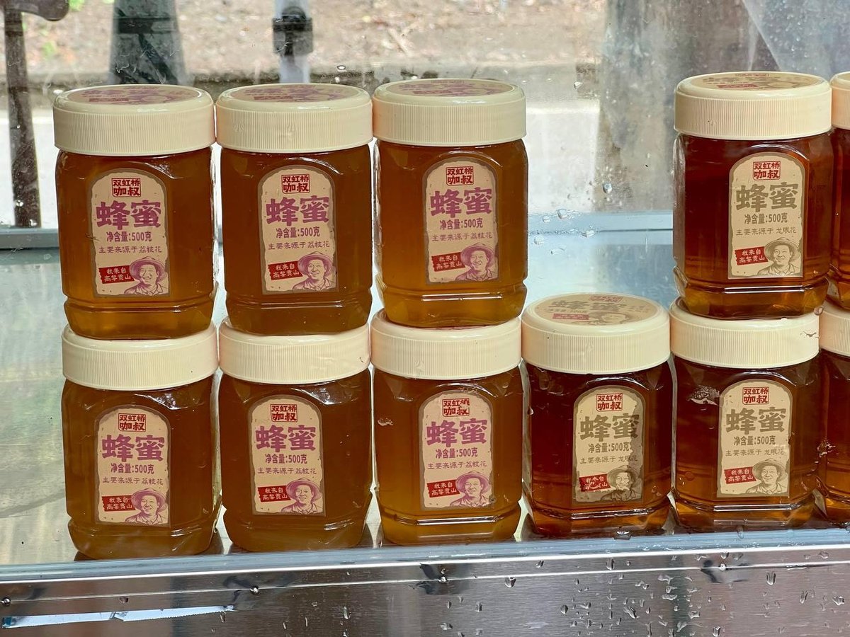 云南芒昆村展示传统咖啡冲泡技艺 吸引国际游客
