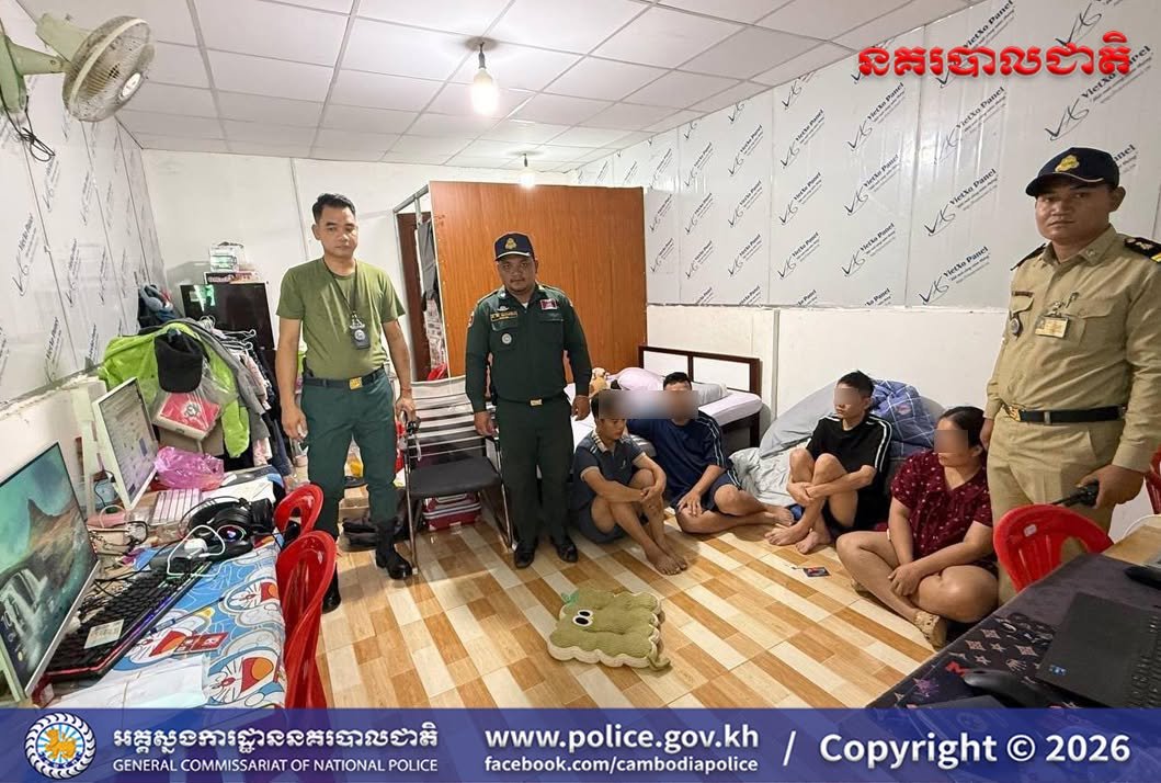 柴桢省尖达县查获网络诈骗窝点 10名越南籍嫌疑人被捕