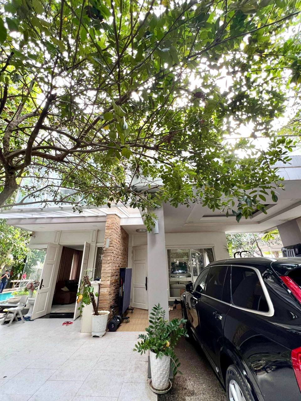 位于1号公路炳发集团园区的高端别墅招租,房屋面积宽敞,配备5