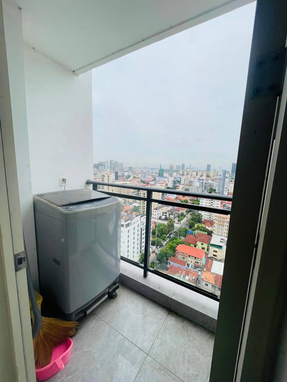 皇家公园公寓(Condo Royal Park)现有一套20