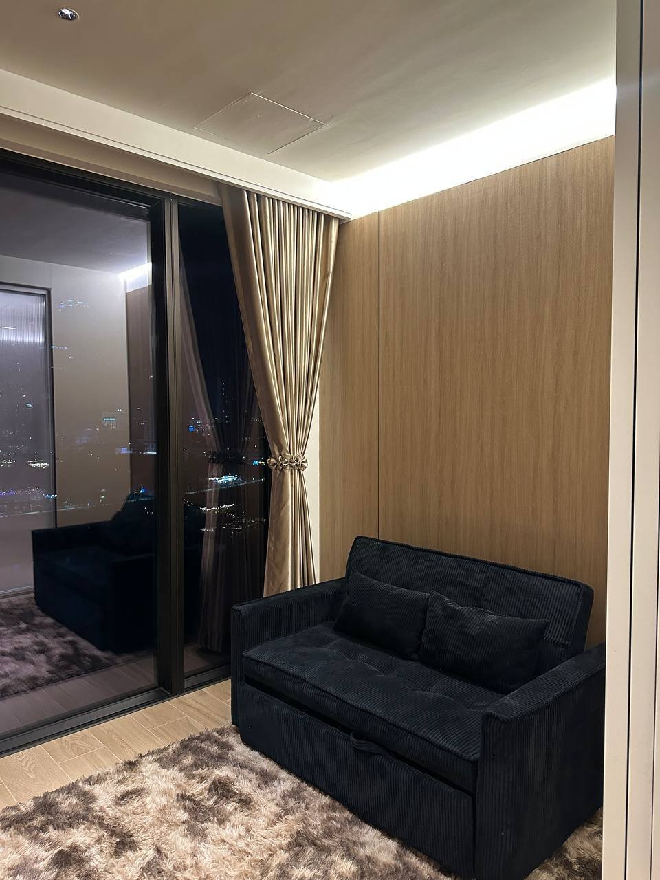 诺拉岛Vue Aston公寓两房招租 月租$800含物业费