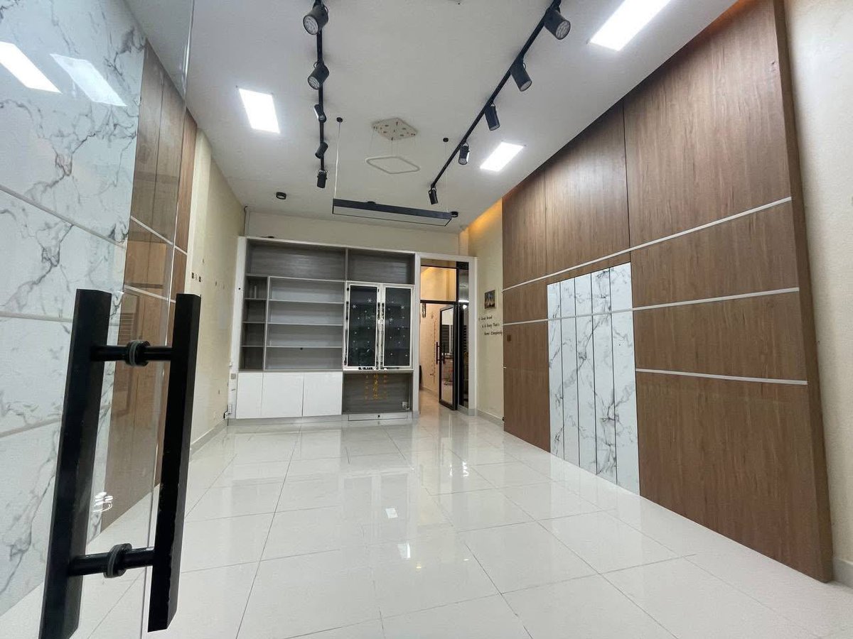 炳发集团万景岗项目商住楼招租,土地面积4.2m x 19m,