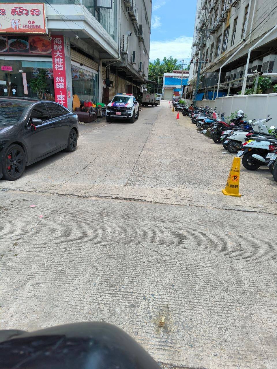 西港凯迪国际酒店附近突袭检查 宪兵封门盘查