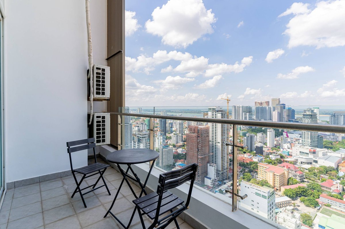 位于BKK1核心地段的J-Tower 2公寓,现有一套40层