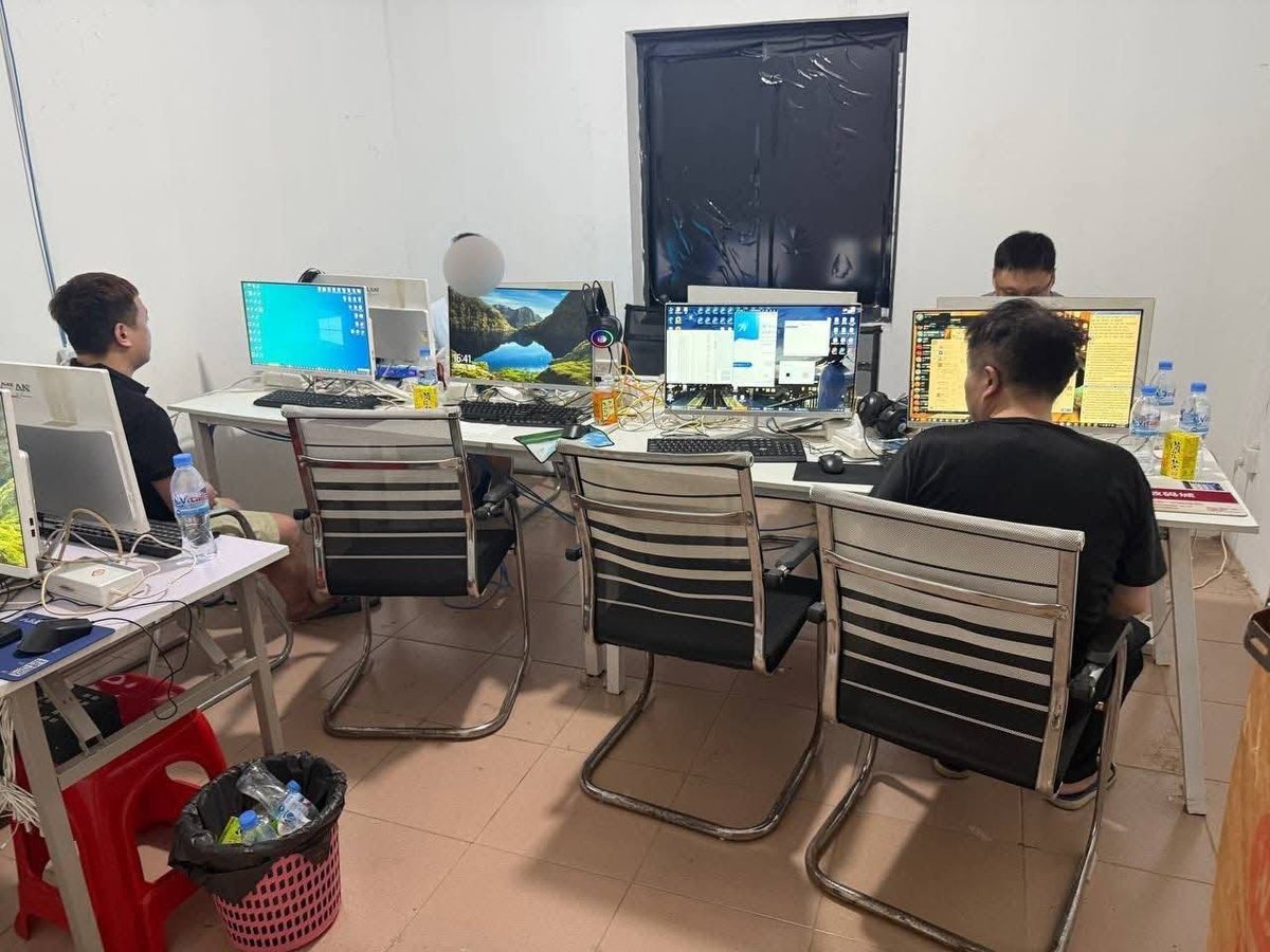 西港警方突击抓获40名网诈嫌犯 缴获大量作案设备