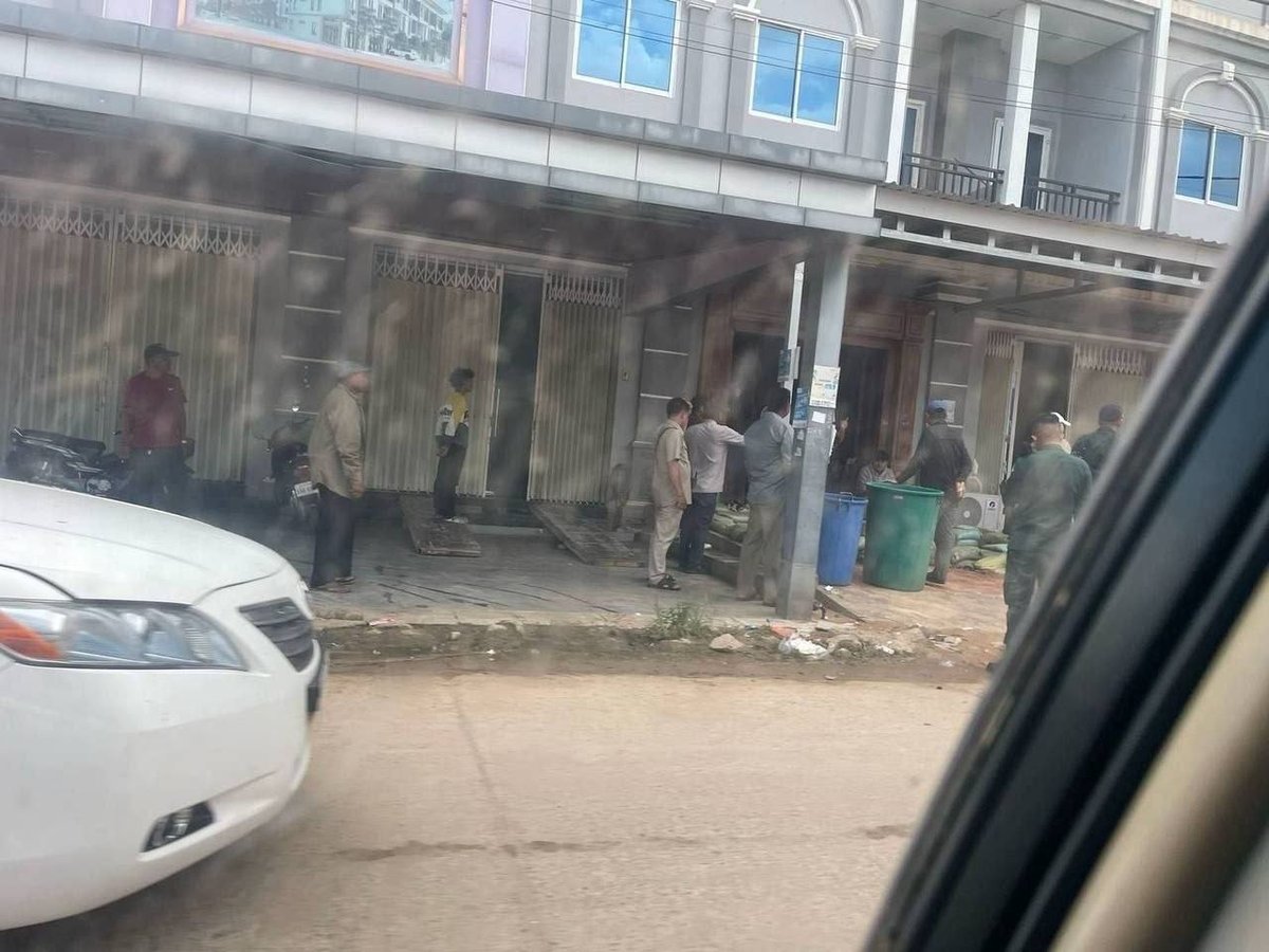 波贝街头警察大规模检查 务必随身携带护照