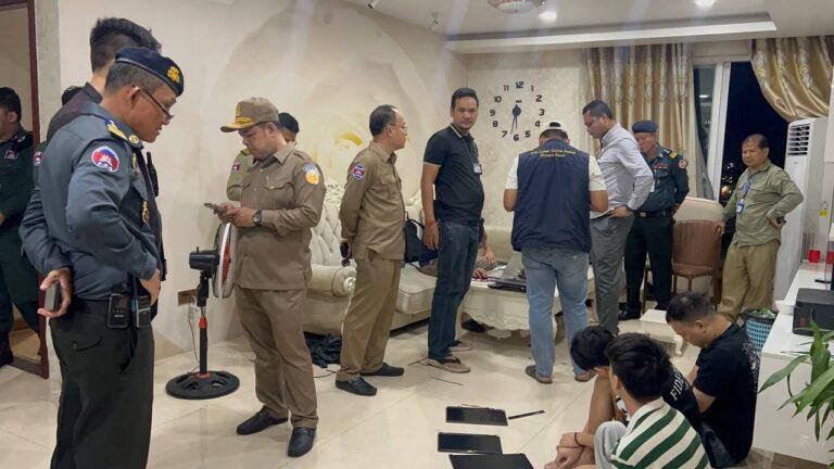 金边玛卡拉区警方突袭公寓 抓获6名越南籍嫌犯